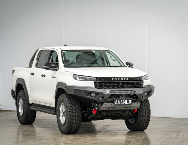 Offroad Animal HILUX TRAVO 前保桿 PREDATOR 侵略者2026+ 1